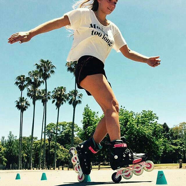 how to take a nice picture of a teenage girl on rollerblades