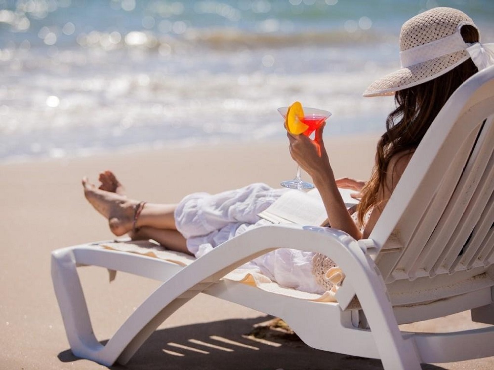 ideas for beautiful photos on a chaise lounge