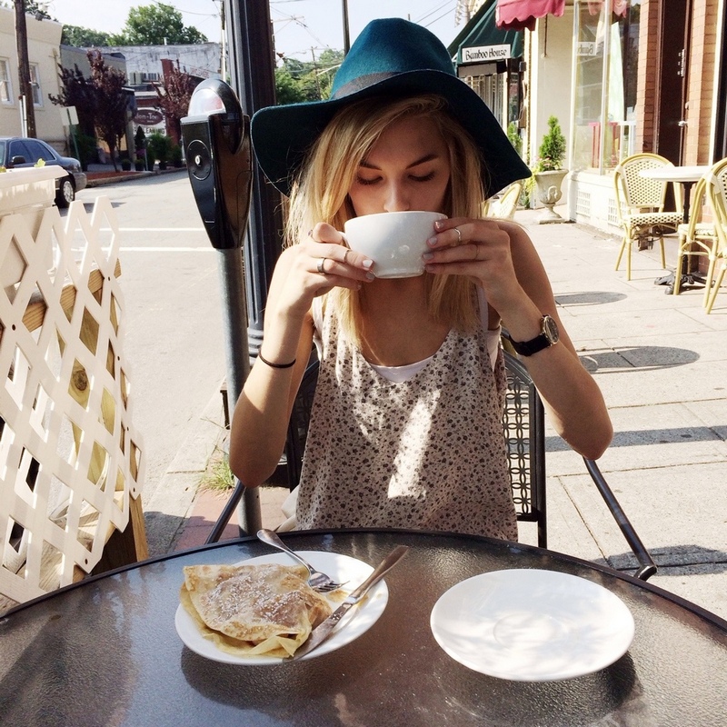 how to take a beautiful photo on a restaurant veranda in summer